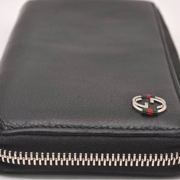 Authentic Gucci woman’s wallet A couple small nicks here and there - Picture 7 of 16